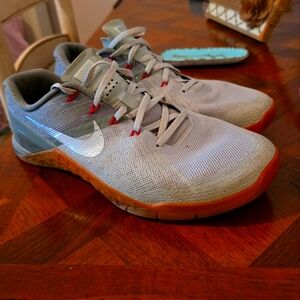 Mens Nike training shoes size 11